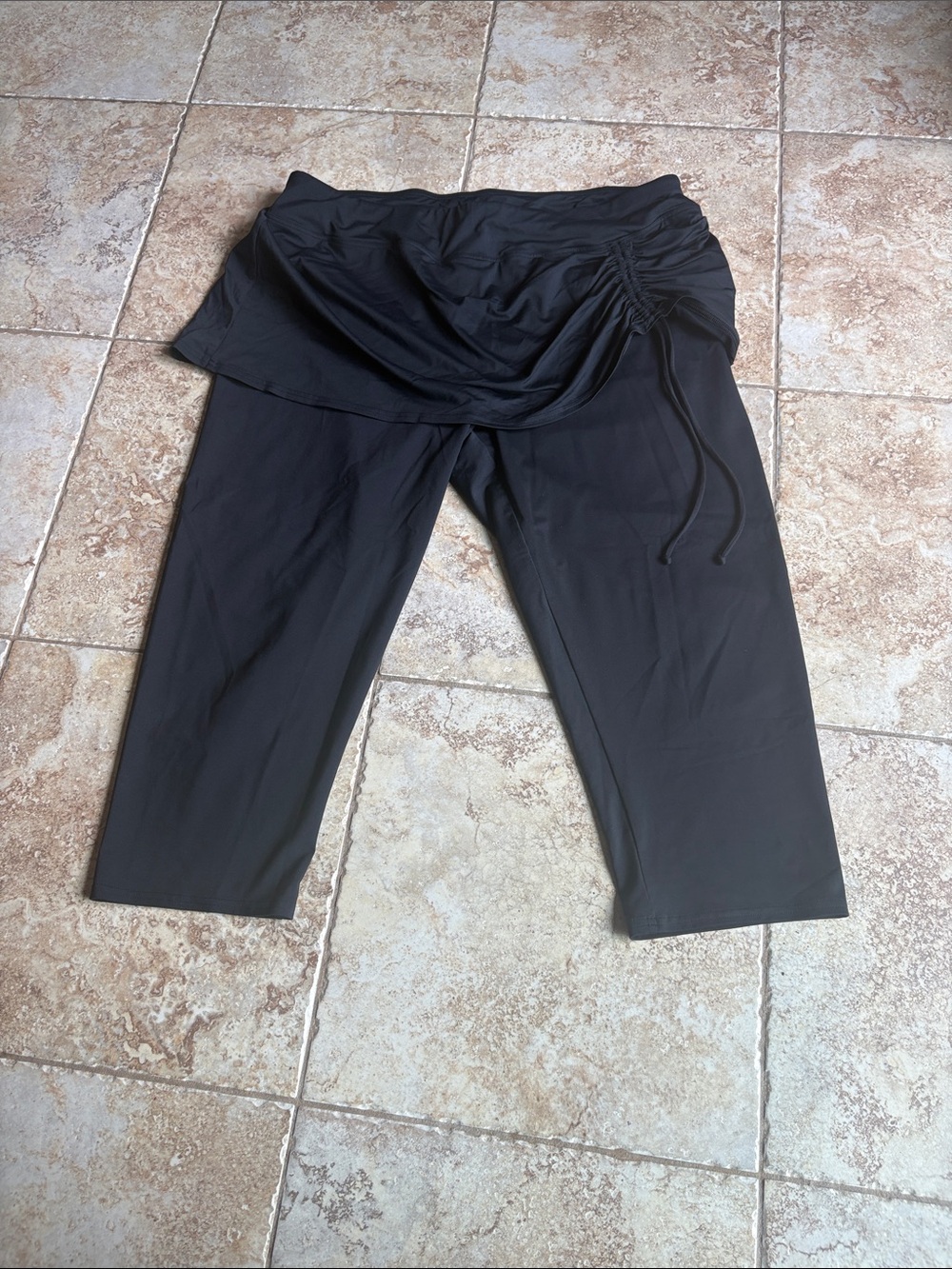 Women's Lands End Black Ruched Skirted Capri swimwear Leggings XL 18